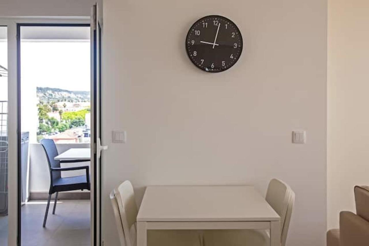 Magnificent 1 Bedroom Apartment With Views Over The Ocean Кошта-да-Капарика Экстерьер фото